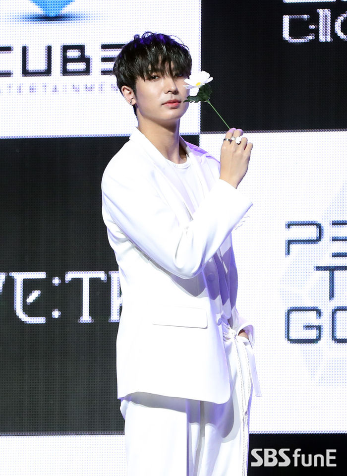 [Throwback] PENTAGON's YUTO Strikes a Stylish Pose