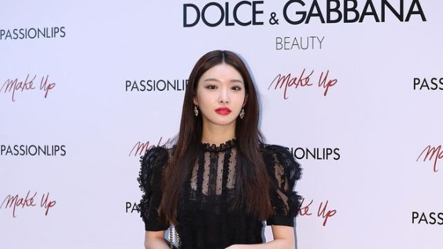 [Throwback] CHUNG HA Goes Chic in Black at Seoul Event