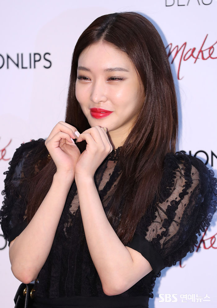[Throwback] CHUNG HA Serves Sweet Gaze at Beauty Launch Event
