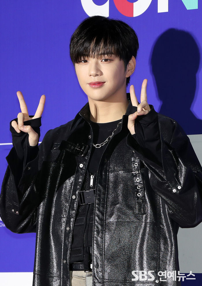 [Throwback] Kang Daniel, 'Cute V-Sign'