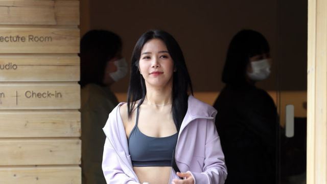 [Throwback] MAMAMOO's Solar Stuns in Athleisure at Brand Event
