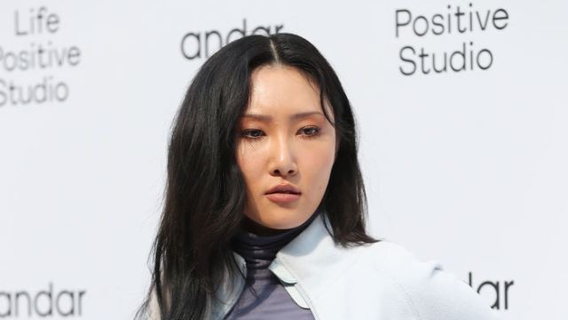[Throwback] MAMAMOO's HWASA Flaunts Charismatic Gaze