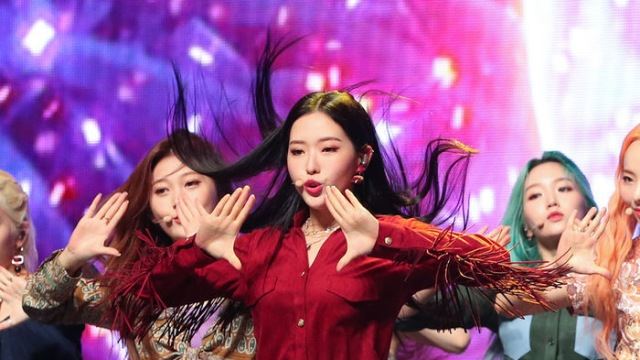 [Throwback] Olivia Hye Exudes Charisma