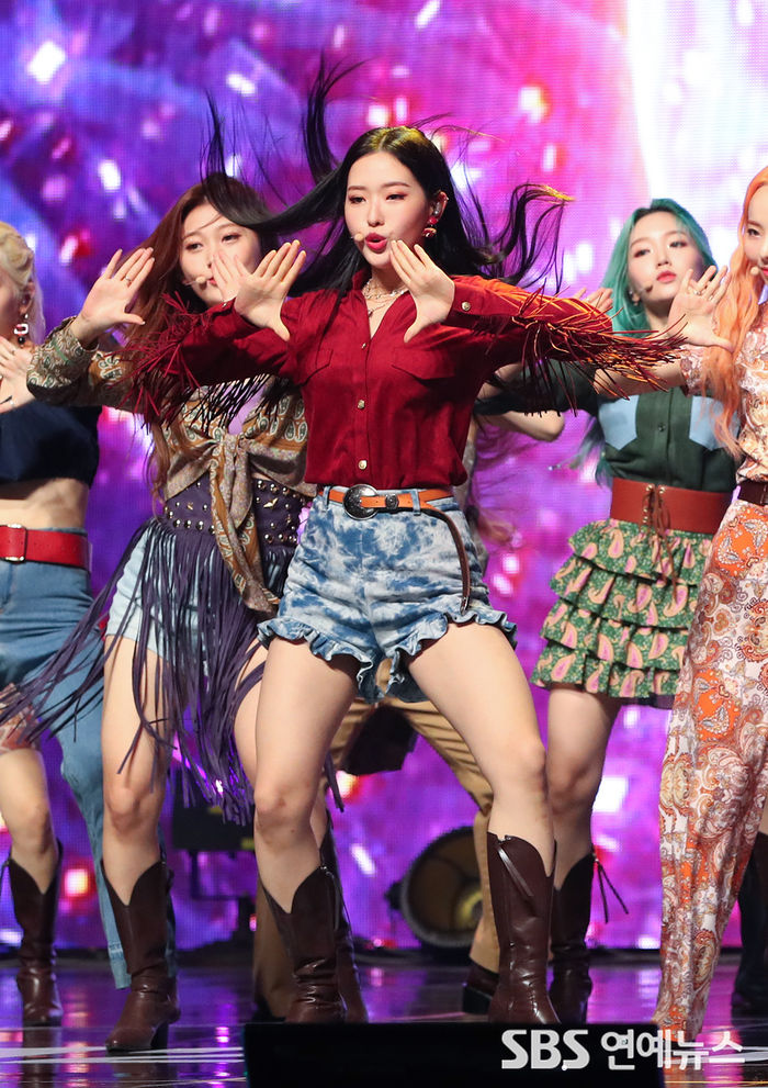 [Throwback] Olivia Hye Exudes Charisma
