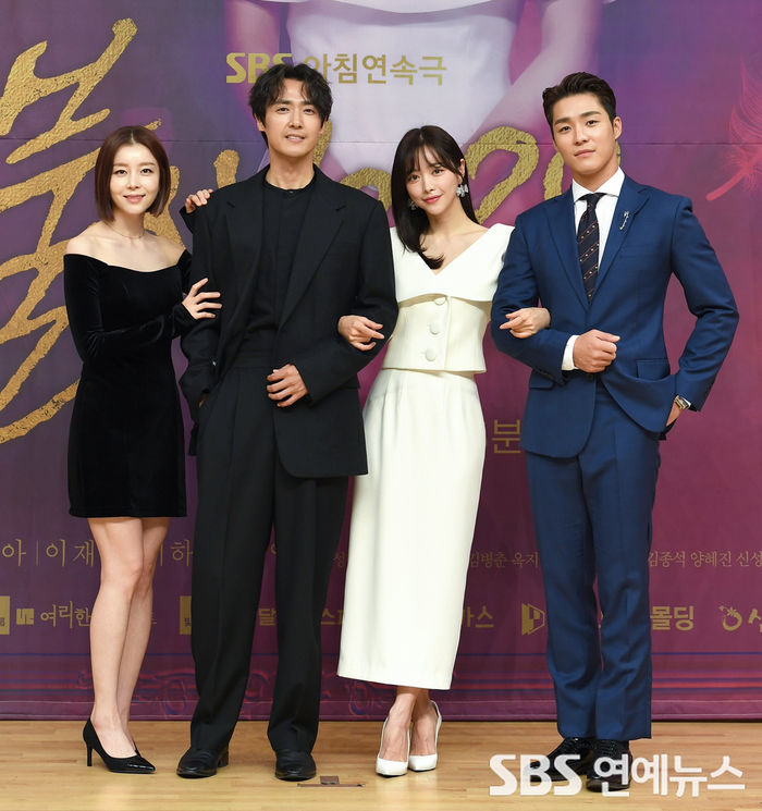 [Throwback] Park Young-rin, Lee Jaewoo, Hong Soo-ah, and Seo Ha-jun Showcase Stunning Visual Chemistry for 'Phoenix 2020'