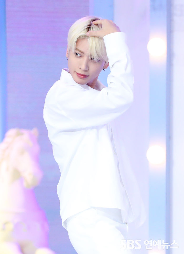 [Throwback] TOMORROW X TOGETHER's TAEHYUN Shines at 'Minisode1 : Blue Hour' Media Showcase