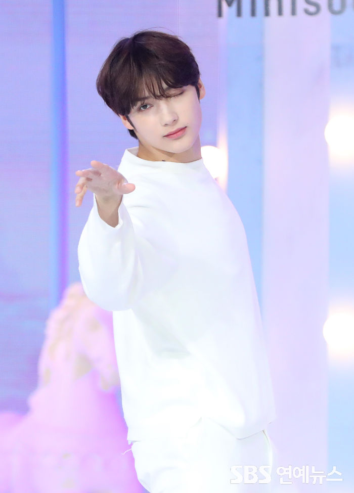 [Throwback] TOMORROW X TOGETHER's HUENINGKAI Charms at 'Minisode1 : Blue Hour' Showcase