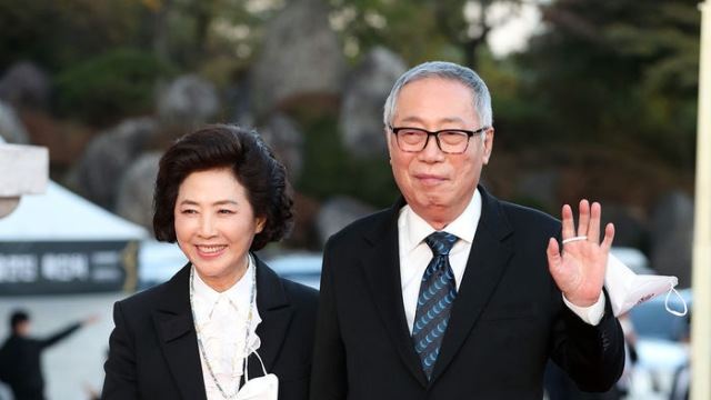 [Throwback] Ko Doo-shim and Byun Hee Bong at 'Korean Popular Culture and Arts Awards' Red Carpet