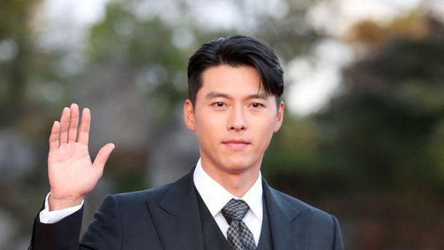 [Throwback] Hyun Bin on '2020 Korea Popular Culture and Arts Awards' Red Carpet