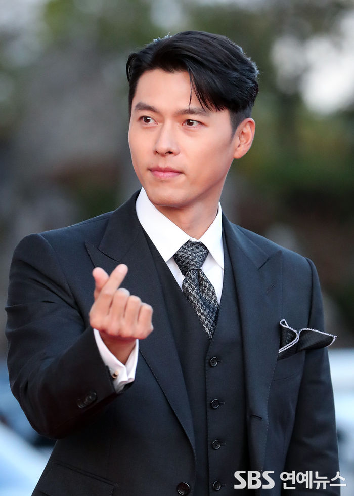 [Throwback] Hyun Bin Serves Heart-Stopping Visuals on the Red Carpet