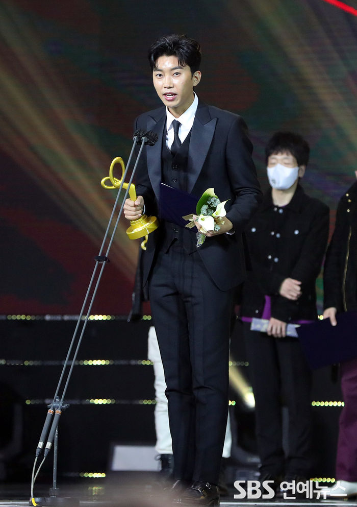 [Throwback] LIM YOUNGWOONG Receives Minister of Culture, Sports and Tourism Commendation