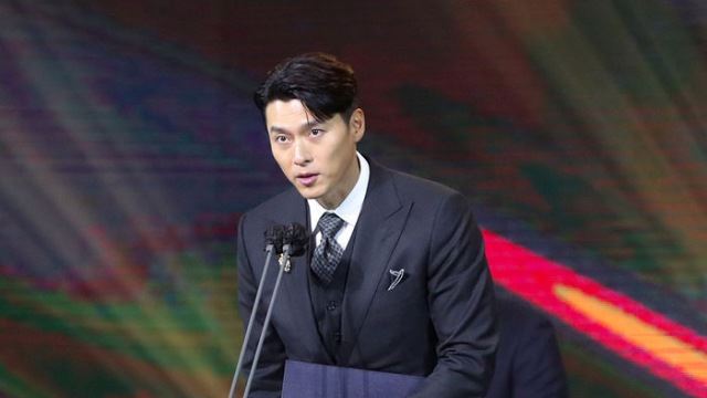 [Throwback] Hyun Bin Receives Presidential Commendation at the '2020 Korean Popular Culture and Arts Awards'
