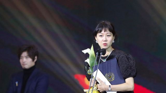 [Throwback] Kong Hyo-jin Expresses Gratitude for Prime Minister's Commendation