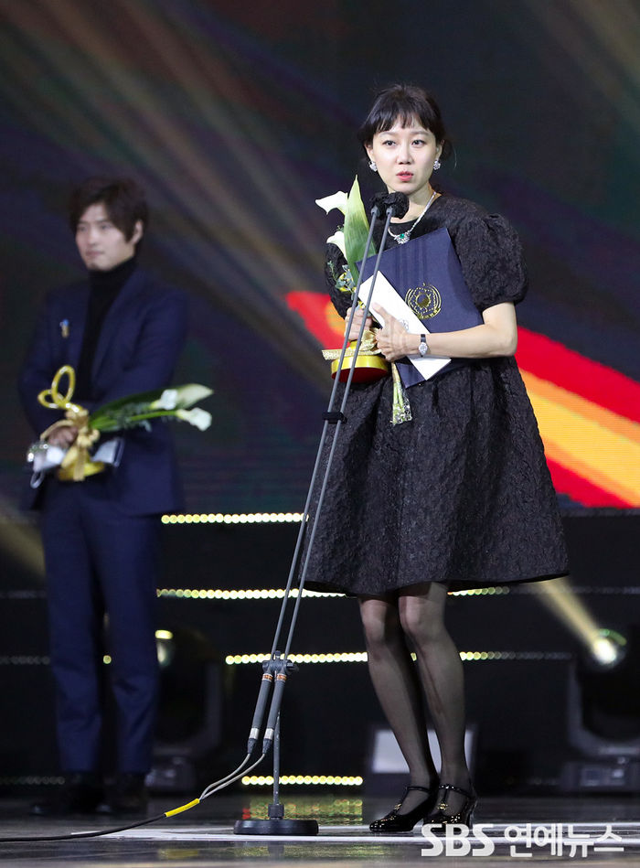 [Throwback] Kong Hyo-jin Expresses Gratitude for Prime Minister's Commendation