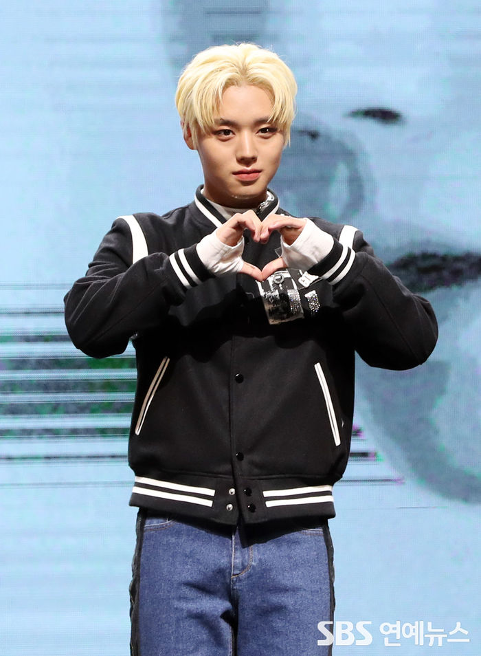 [Throwback] Park Ji-hoon Sends a Heart to MAY at His 'MESSAGE' Showcase