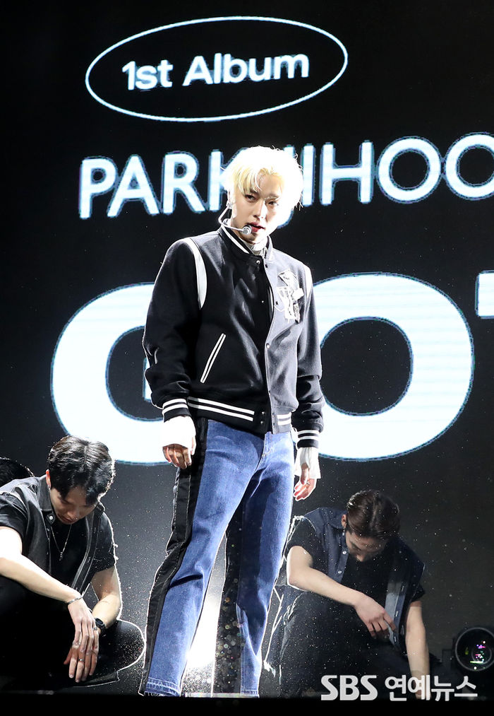 [Throwback] Park Ji-hoon Serves Sexy Charisma at 'MESSAGE' Showcase