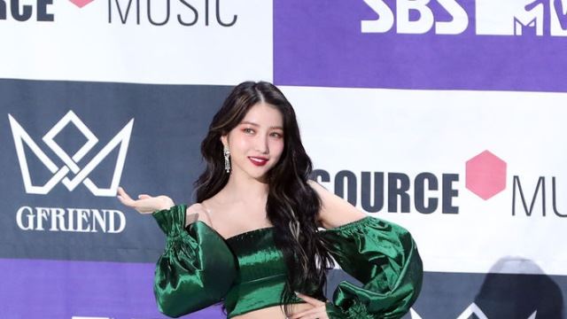 [Throwback] GFRIEND's Sowon Serves Flawless Visuals at '回:Walpurgis Night' Showcase