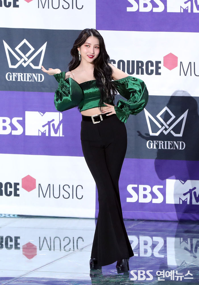 [Throwback] GFRIEND's Sowon Serves Flawless Visuals at '回:Walpurgis Night' Showcase