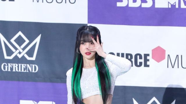 [Throwback] GFRIEND's Yuju turns into a 'green fairy'
