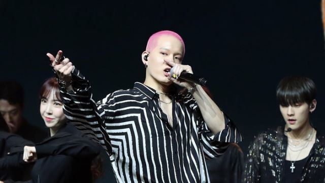 [Throwback] Peniel of BTOB 4U Rocks 'Pink Rapper' Look at 'INSIDE' Showcase