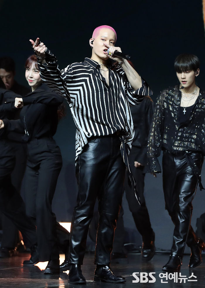[Throwback] Peniel of BTOB 4U Rocks 'Pink Rapper' Look at 'INSIDE' Showcase