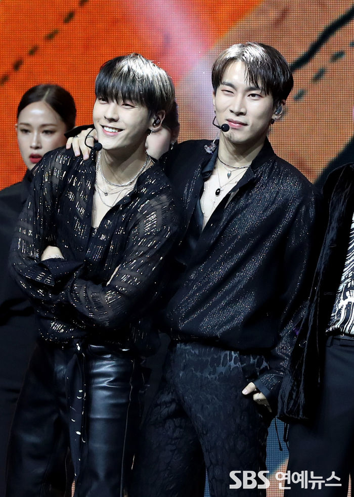 [Throwback] BTOB 4U's Minhyuk and Seo Eun-kwang Bring Energy to 'INSIDE' Showcase