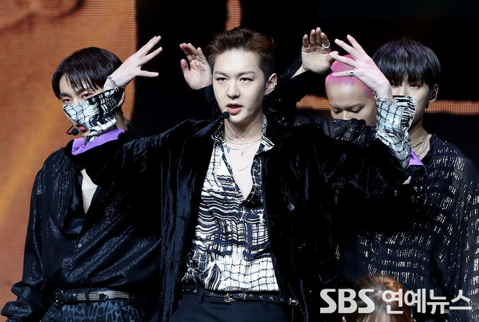 [Throwback] BTOB 4U's Lee Chang-sub Radiates Charisma at 'INSIDE' Showcase