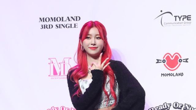 [Throwback] MOMOLAND's JANE Channels 'Cute Devil' Vibe at Showcase
