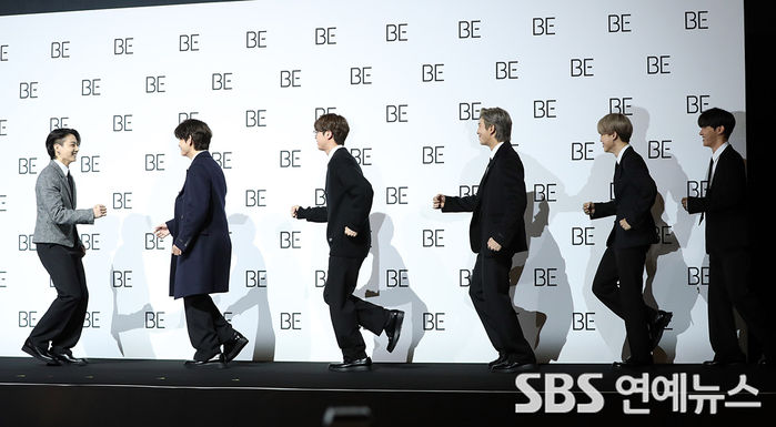 [Throwback] BTS Brings Ultimate Energy to 'BE' Global Press Conference Photo Call