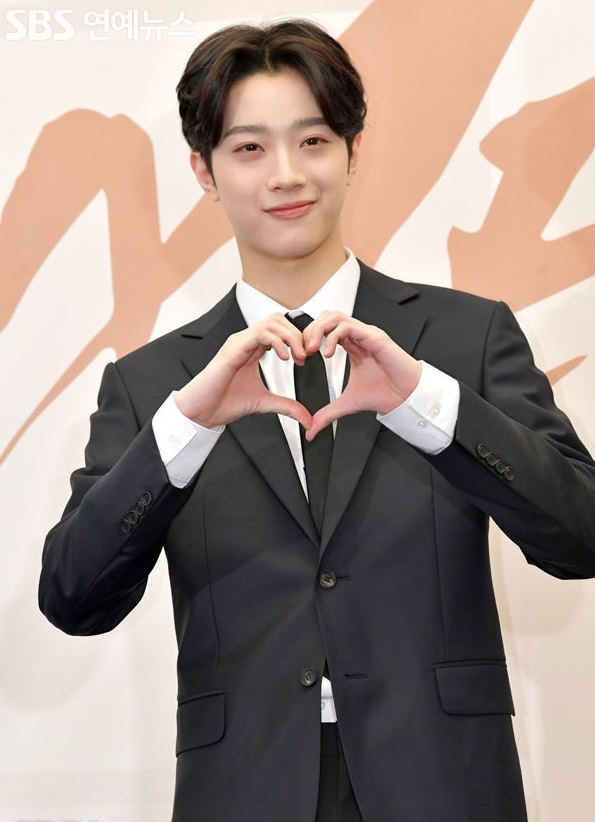 '열애설 사과' <!HS>라이관린<!HE>, 이번에는 스태프 인성 폭로글 논란
