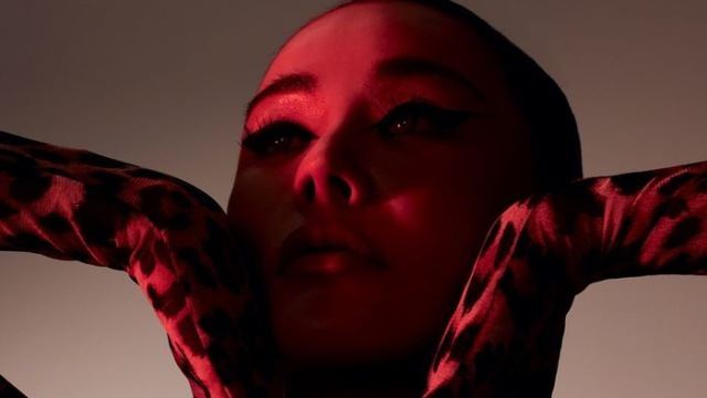 화사부터 개코·리아킴까지…엄정화 '호피무늬' 초호화 군단 지원사격