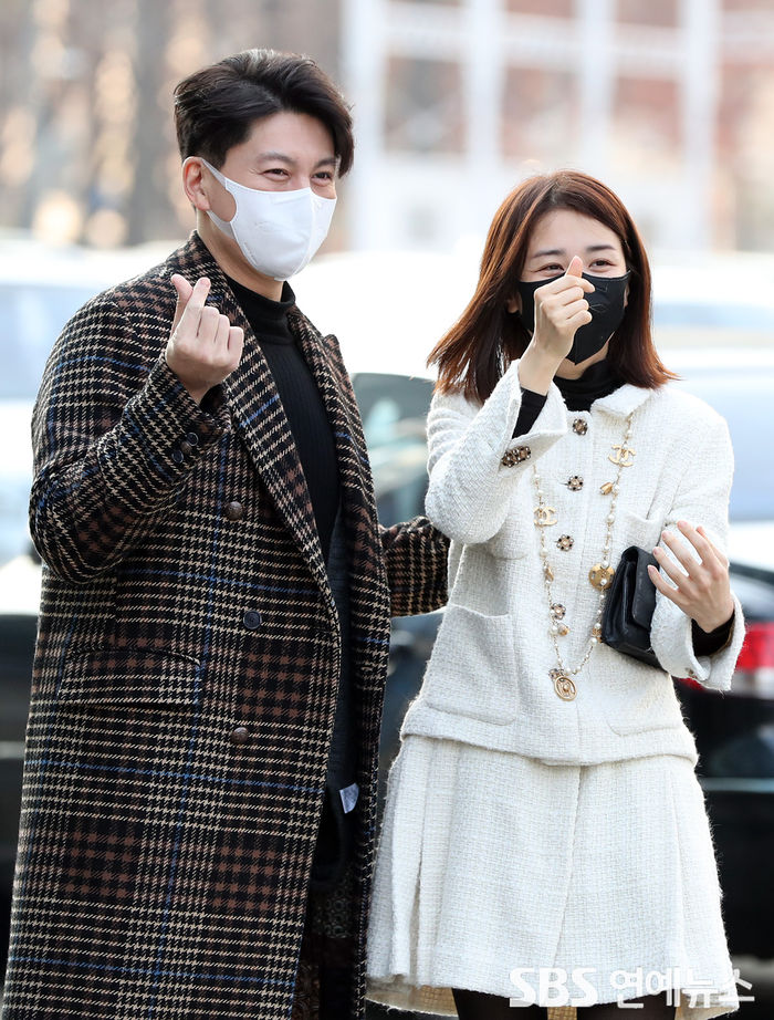 [Throwback] Ryu Sooyoung and Park Haseon Are Still in Their Honeymoon Phase