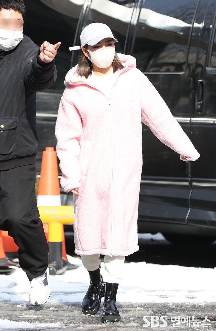 [Throwback] Song Gain Stuns in a Pink Curly Long Coat