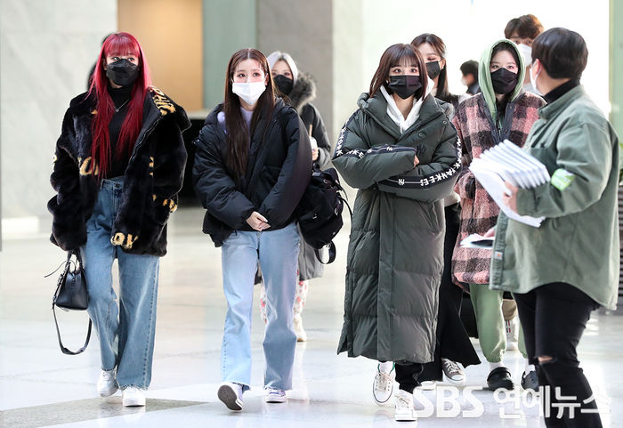 [Throwback] (G)I-DLE Radiates 'Cool and Pretty' Aura