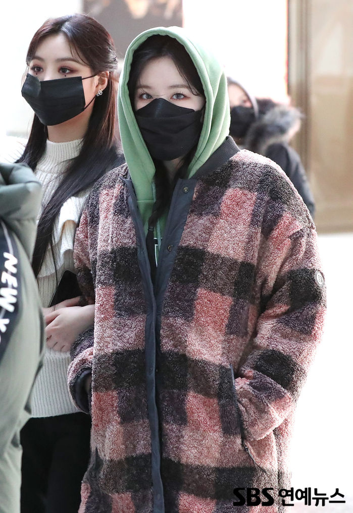 [Throwback] (G)I-DLE’s SHUHUA Shows Off Her Mysterious Gaze