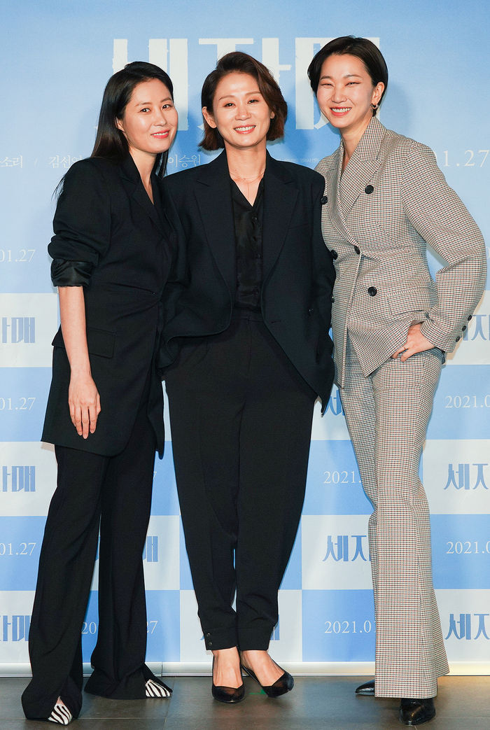 [Throwback] Moon Sori, Kim Sunyoung, and Jang Yoon-ju for 'Three Sisters'