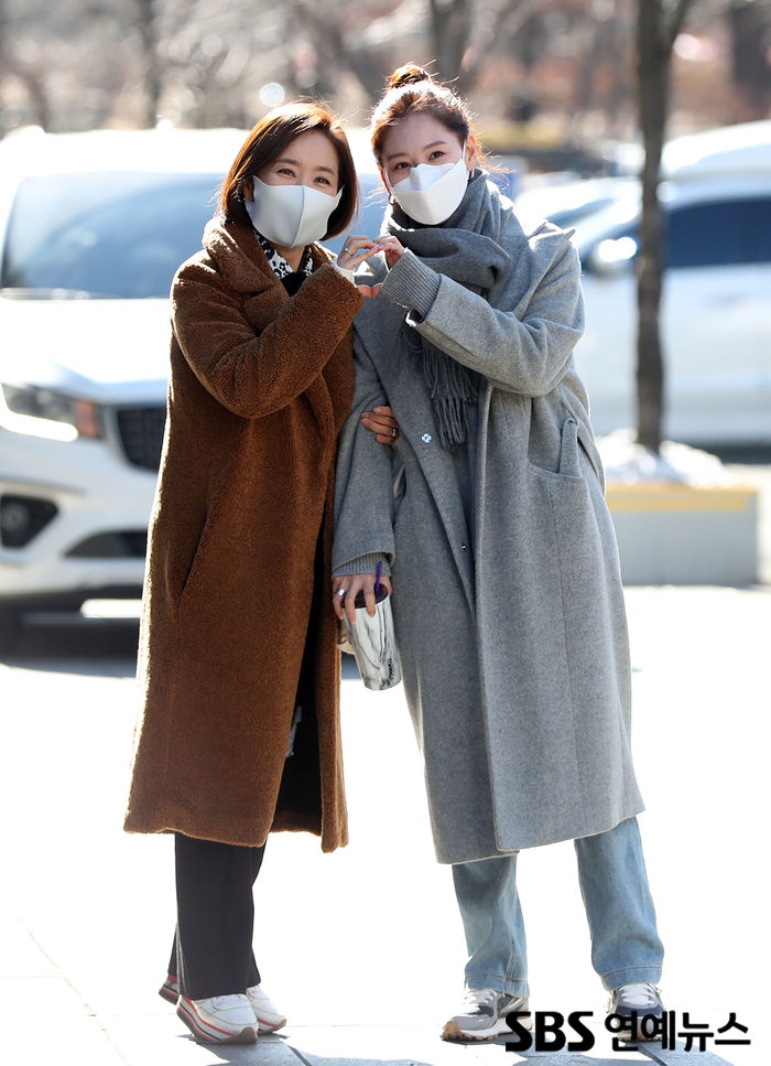 [Throwback] Yun Yu-Sun and Kim Jaekyung Strike a Lovely Pose
