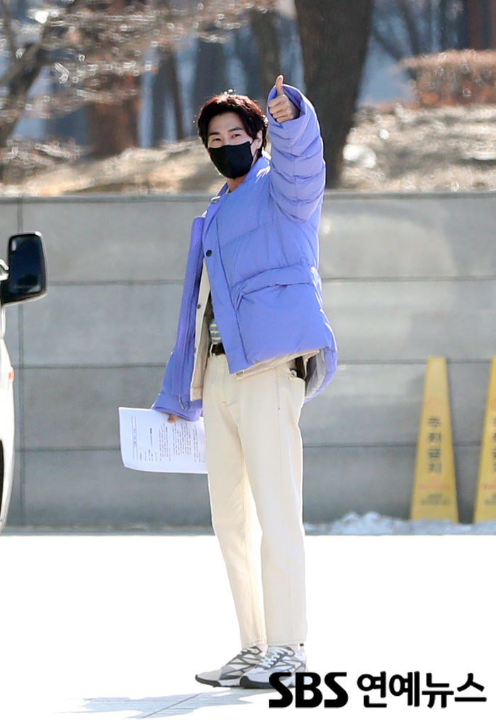 [Throwback] U-KNOW Gives a Thumbs Up