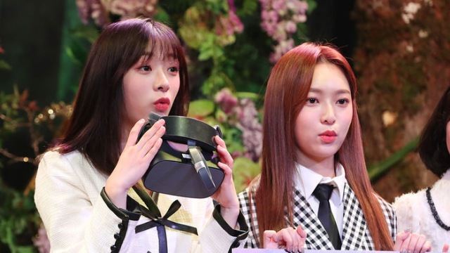 [Throwback] APRIL’s LEE JINSOL and Yang Ye na Marvel at VR Technology