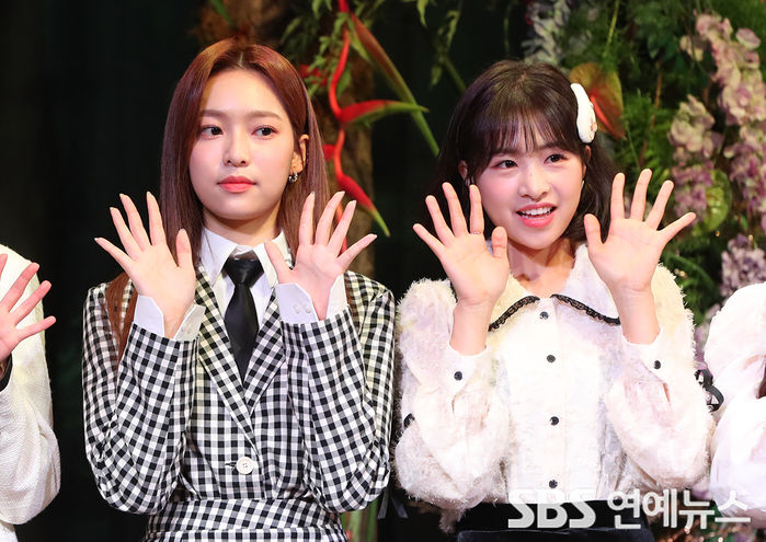 [Throwback] APRIL’s Yang Ye na and KIM CHAEWON Say Hello