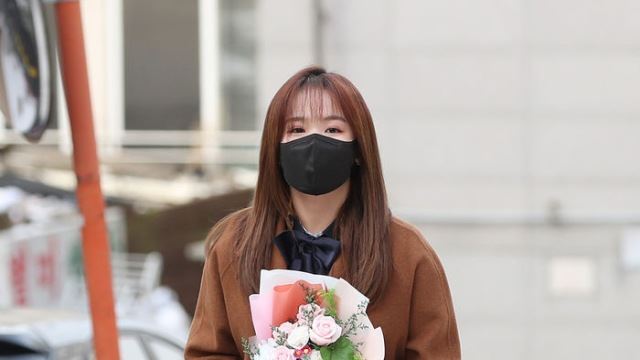 [Throwback] APRIL’s Rachel Heads to Her Graduation Ceremony
