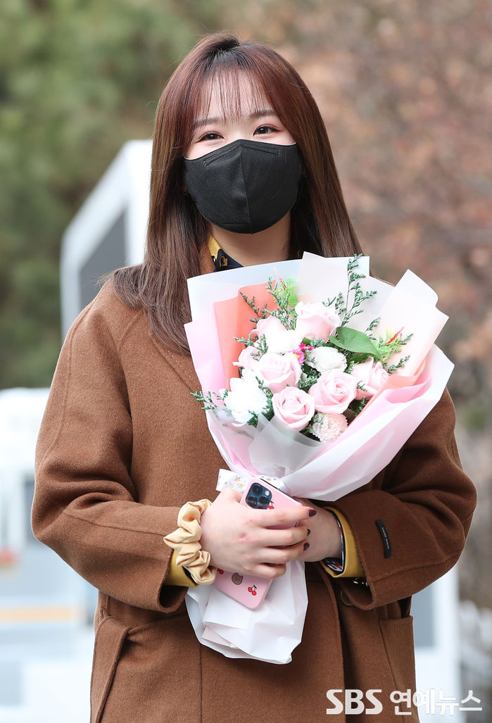 [Throwback] APRIL’s Rachel Finally Graduates at 22