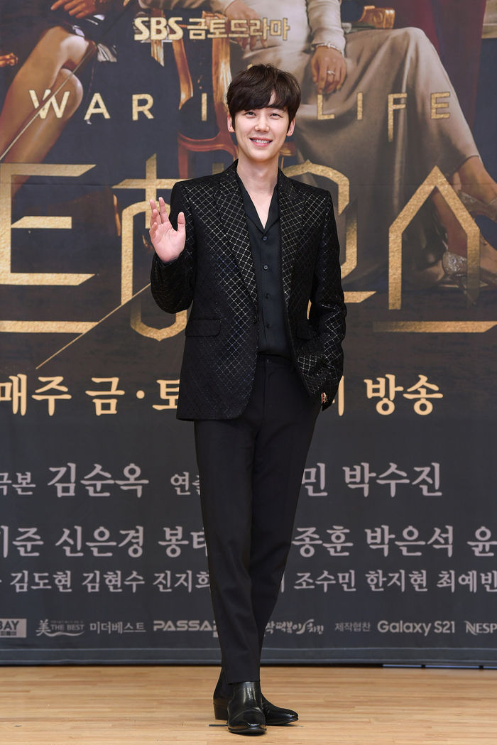[Throwback] Yoon Jong-hoon’s Warm Smile