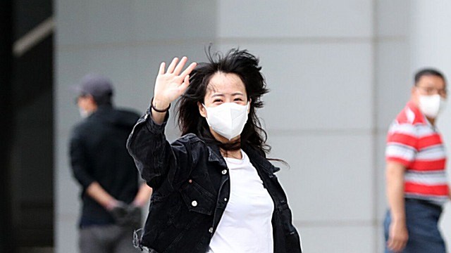 [E포토] 류현경, '바람을 몰고 다니는 그녀'