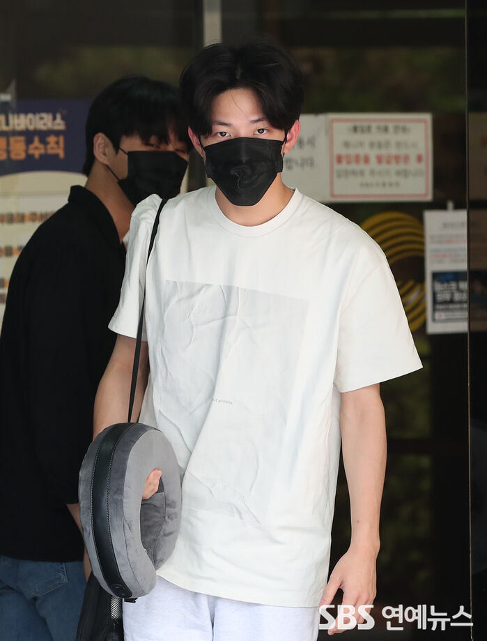 DAY6 DOWOON Sparks Dating Rumors with an Influencer, Sister of Yoo Hye-ju