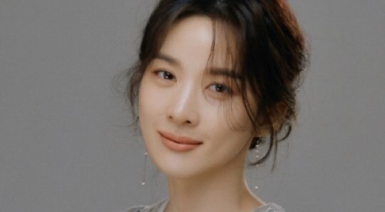 이청아, 이보영&middot;이상윤과 한솥밥&hellip;제이와이드컴퍼니와 계약