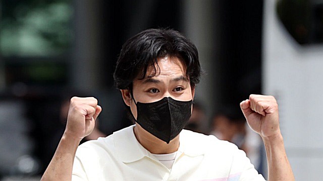 [E포토] 김성균, '싱크홀 화이팅'