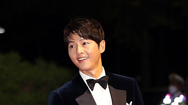 '노개런티 열정' 송중기, 칸 첫 초청…제작 크레딧에도 이름 올려