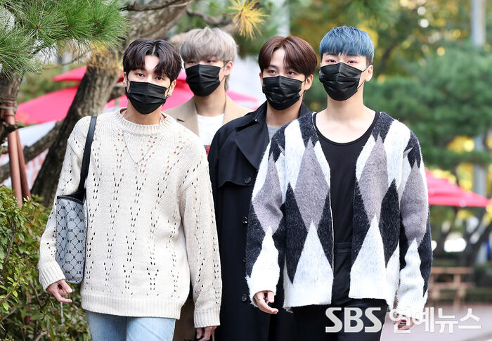 [Throwback] ATEEZ Bloom Bright in Fall En Route to KBS