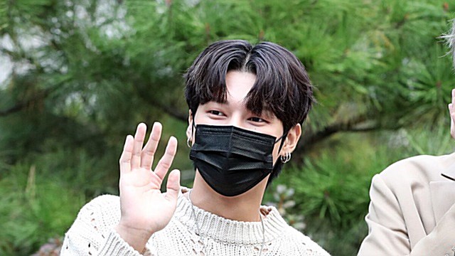 [Throwback] ATEEZ’s WOOYOUNG Shows Off a Heart on His Forehead
